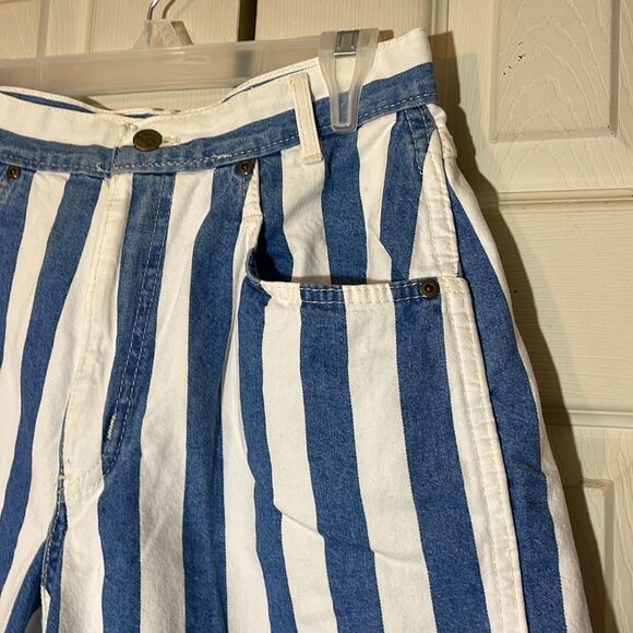 Vintage Chic Blue and White Striped Denim High Rise Shorts 1980s Waist 29 Inches - Picture 4 of 16